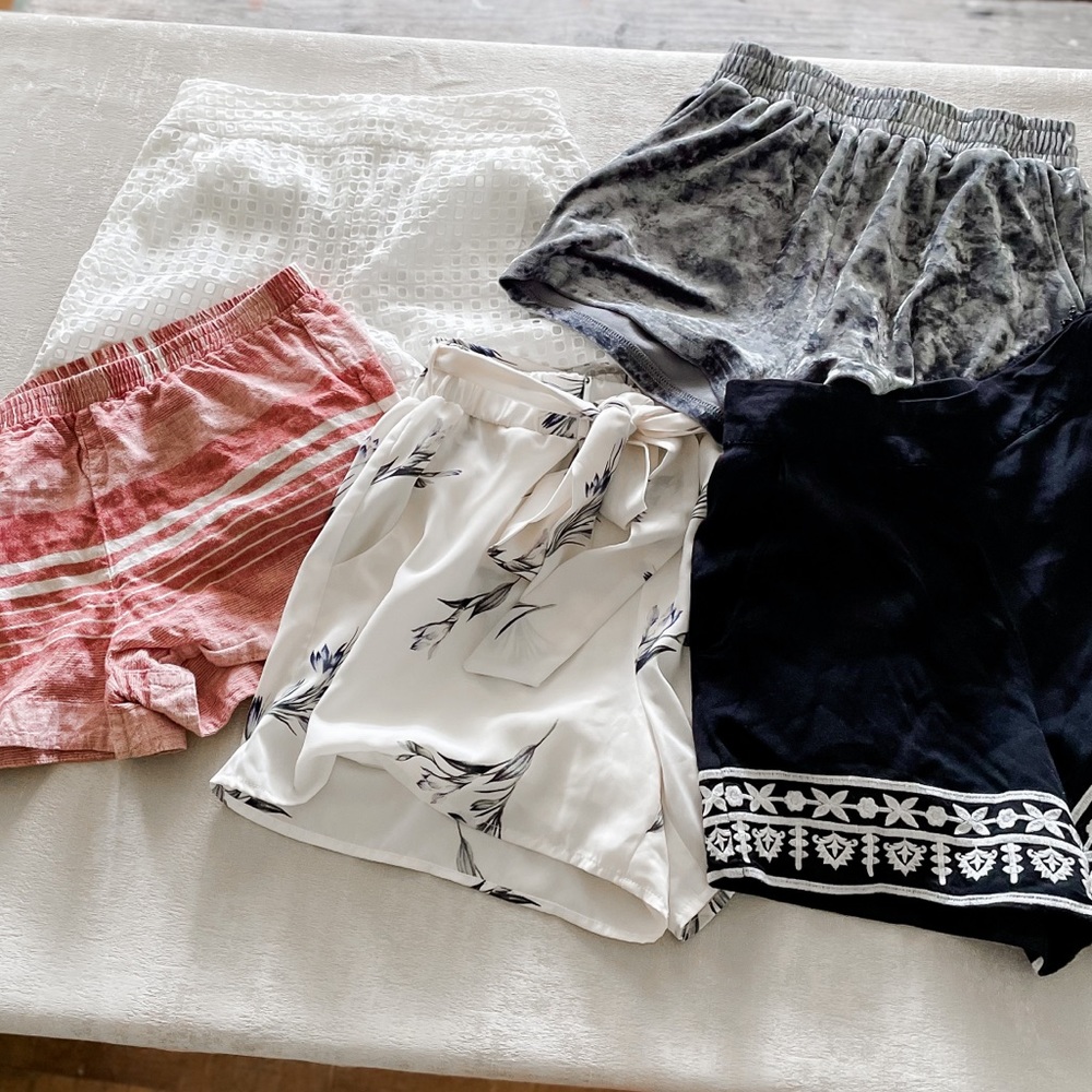 Small boutique shorts bundle
